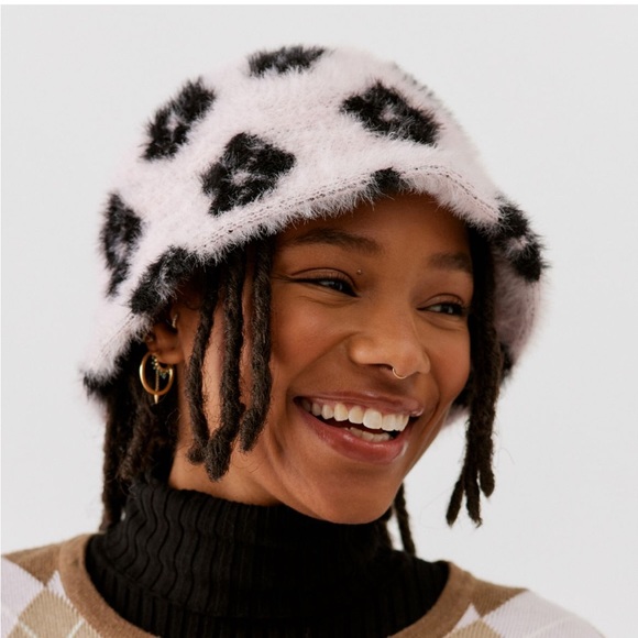 Fuzzy Patterned bucket Hat - Picture 2 of 3